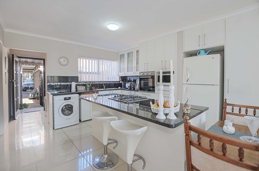 3 Bedroom Property for Sale in Table View Western Cape